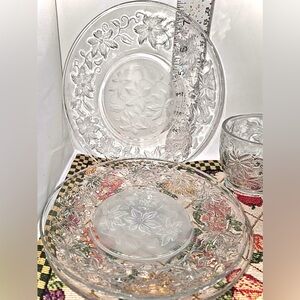 Elegant Crystal Glass Vintage Princess House Fantasia Poinsettia Plate 7.5”